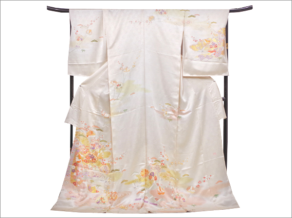 八代目がブログ更新しました♪ 気品が漂う麗らかな正統派キモノ。 京友禅の名門「内と良」創作のフォーマル訪問着。【呉服祭×商品紹介】 八代目がブログ更新しました♪ 気品が漂う麗らかな正統派キモノ。 京友禅の名門「内と良」創作のフォーマル訪問着。【呉服祭×商品紹介】