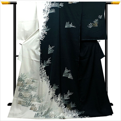 【新入荷】モノトーンな色使いとすっきりとしたデザインの大人キモノ