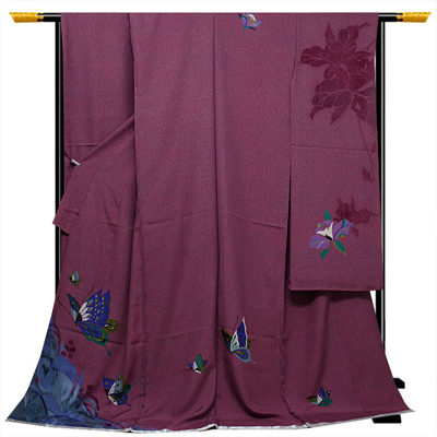 【新着情報】周りと違うデザインで個性的に目立つ振袖が登場