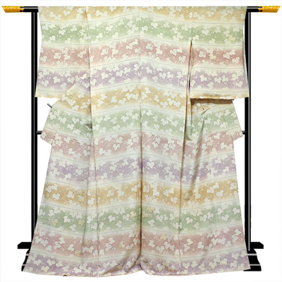 【新着情報】雅染匠が創作した多色使いのオシャレ訪問着