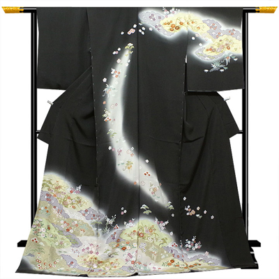 【新着情報】格式のある黒地に華やかな古典柄訪問着