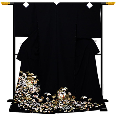 【新着情報】縁起の良い古典柄が華やかな刺繍によって表現された黒留袖