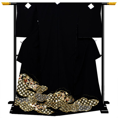 【新着情報】刺繍で魅せる格式のある黒留袖 40%OFFセール中につき、122,100円(税込)