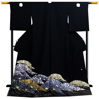 【新着情報】十日町ブランド島善の粋な雰囲気が漂う黒留袖