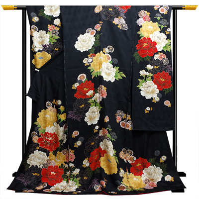【新着情報】黒地に映える牡丹花！現代風なデザインの振袖が入荷