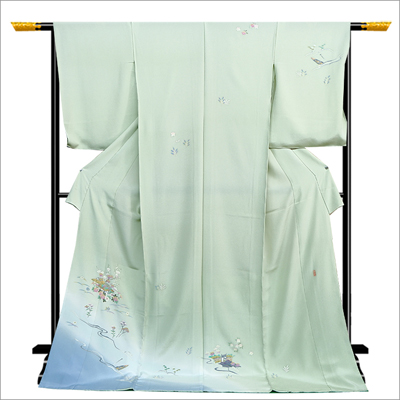 【新着情報】本加賀の有名作家「稲出明仁」作の美しい訪問着