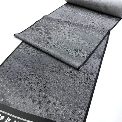 【新着情報】モノトーンな色合いで美しい着姿を演出、伊勢型板場友禅　江戸小紋が入荷