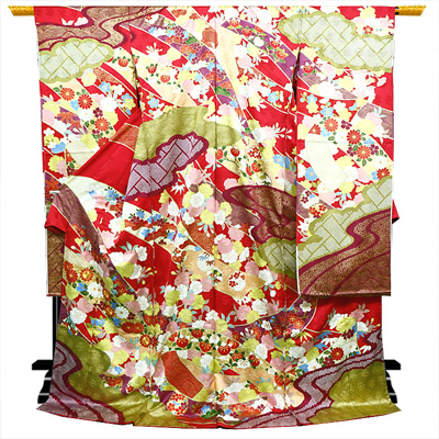 【新着情報】華やかなに美しく、娘さまを彩ってくれる特選振袖が10点入荷！