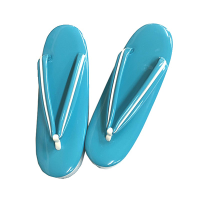 【新着情報】足元を可愛くしてくれる！厚底の草履が各色入荷しました。