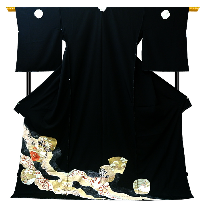 【新着情報】人気ブランド「菱健」創作の上品に描かれた特選黒留袖が入荷
