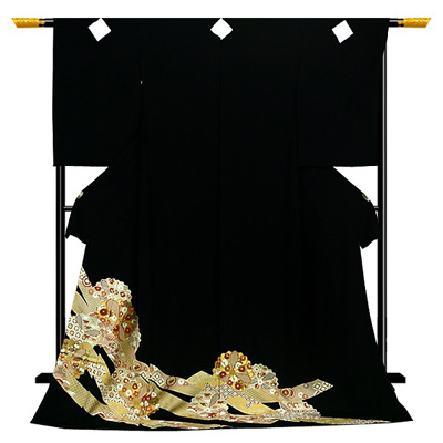 【新着情報】気品のある柄ゆき、人気ブランド「菱健」が創作した黒留袖が入荷